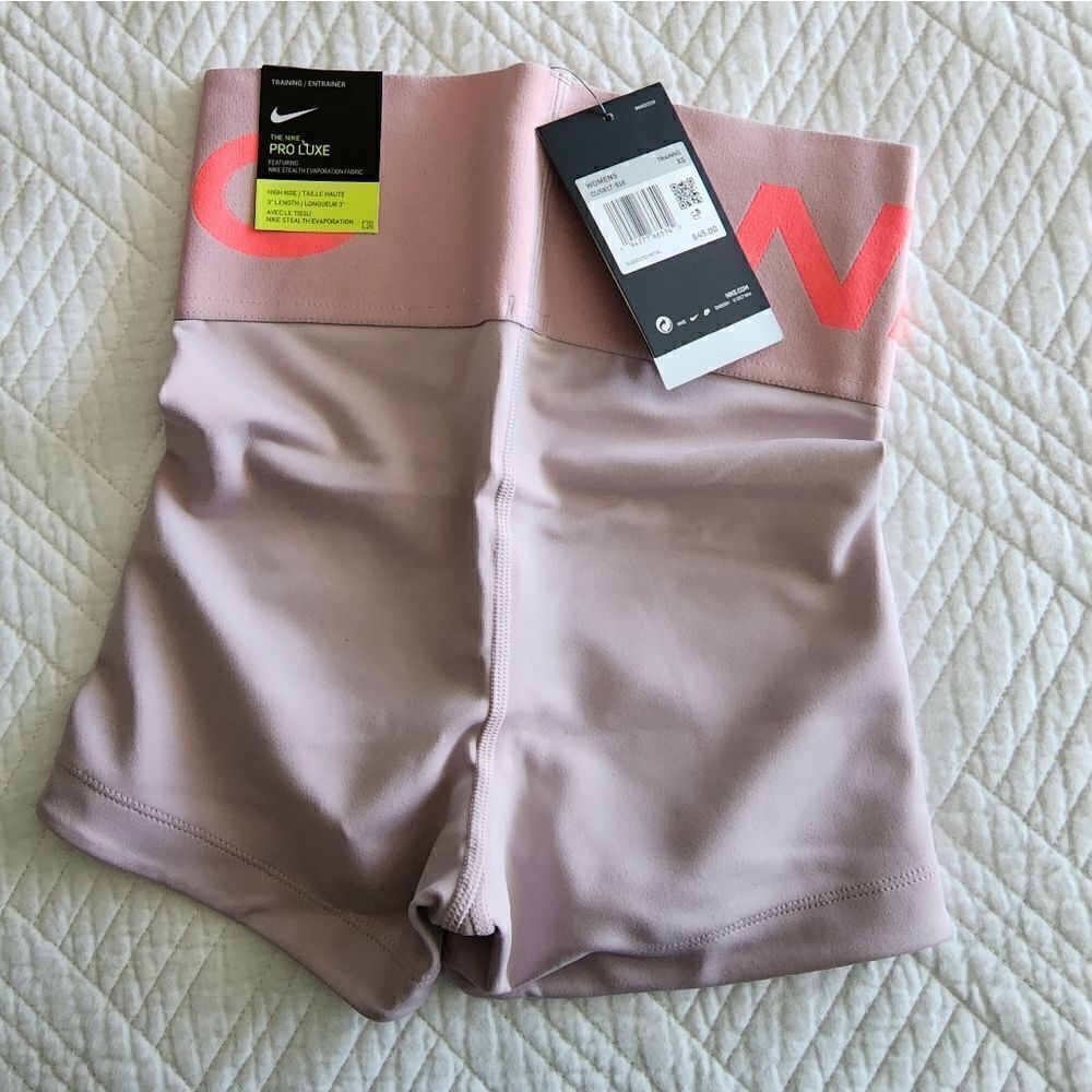 Nike sports shorts - Picture 3 of 5